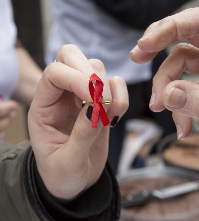 Visuel 1er décembre : les
associations mobilisées pour la Journée mondiale de lutte contre le sida