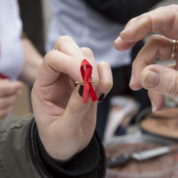 Visuel Malgré
le confinement, la lutte contre le sida ne baisse pas les bras