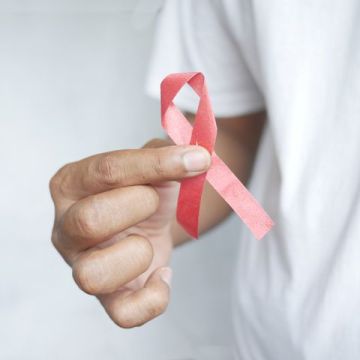 TRIBUNE - Vaincre le VIH avec colère mais aussi amour